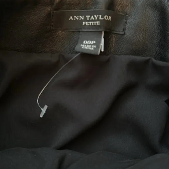 Super cute black vegan leather moto pencil skirt size 00P - Picture 2 of 2
